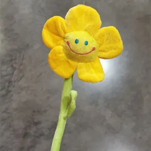 Simpatico peluche girasole sorridente con petali gialli e viso carino per regalo di bambini.