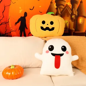Set de coussin en peluche d'Halloween, jolies citrouilles et fantomes pour decor de fete.
