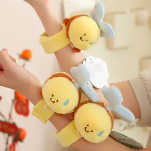 Cute funny bee slap bracelet plush toy, soft fluffy cute animal wristband party gift wholesale.