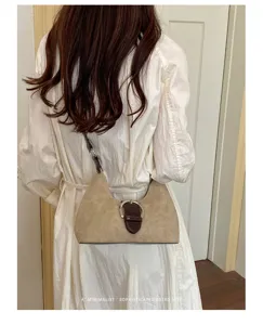 Bolso de hombro retro de ante para mujer, elegante bolso minimalista para uso diario.