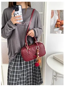 Geflochtene Kissen Tasche Damen Handtasche retro Pendler Schultertasche burgund Details