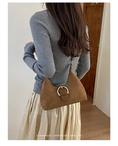 Bolso de hombro hobo de ante marron retro con hebilla de metal para mujer chic