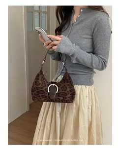 Bolso de hombro hobo con estampado de leopardo retro para mujer, bolso de mano chic.