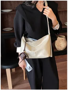 Bolso bandolera hobo informal para mujer, bolso de hombro de piel sintética suave con colgante elegante.