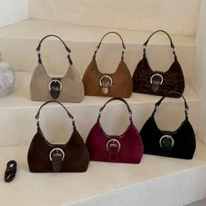 Bolso de hombro vintage de ante para mujer, elegante bolso hobo con hebilla metálica.