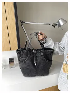 Vintage τsάντα ώμου denim για γυναίκες, casual τσάντα χεριού με μοναδικό σχεδιασμό τσέπης τζιν.