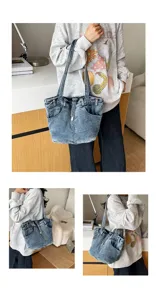 Λεπτομέρεια τσάντας ώμου denim, μοναδικός σχεδιασμός τσέπης τζιν, casual μοντέρνα τσάντα.