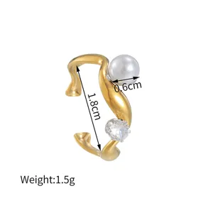 Goldener offener Ring mit Perle und Zirkonia Detail, Innendurchmesser 1,8cm, Gewicht 1,5g.