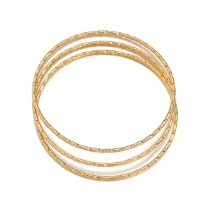 Minimalistische 3-lagige goldene Armreifen für Damen, schicker Titanstahl Armreif.
