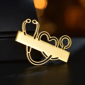 Broche Cœur Stéthoscope en Acier Inoxydable Minimaliste Épingle de Revers Nom Personnalisé Bijou Médical de Mode Cadeau