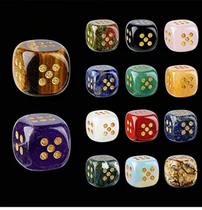 Set di dadi in pietra naturale, dadi colorati in pietra semipreziosa con angoli arrotondati per giochi.
