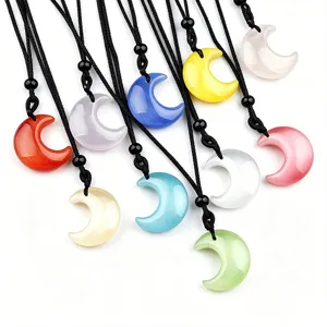 Collar con colgante de media luna de piedra ojo de gato colorida con cuerda negra para mujer.