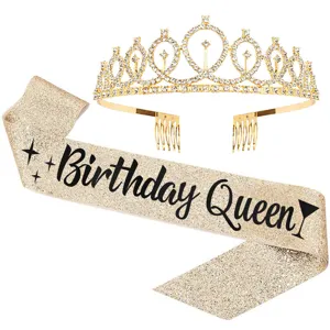 Nahaufnahme des goldenen Strass-Diadem-Krone und Glitzer Geburtstag Queen Schärfe Set.