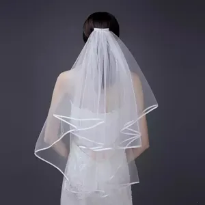 Velo da sposa bianco con dettaglio in nastro di satin per matrimonio e festa romantica!