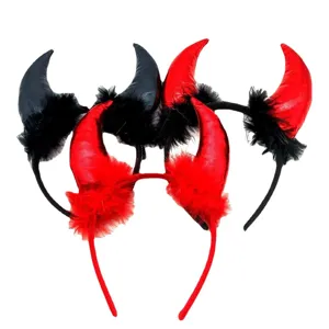 Halloween duivel hoorns haarband met pluizige veren, klassieke feest kostuum haaraccessoires voor dames.