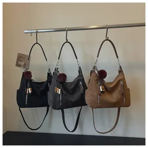 Detalle de bolso tote retro de gran capacidad coreano, bolso de hombro informal liso