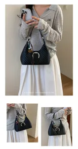 Französische gewebte Damen Achseltasche, elegante schwarze Leder Hobo Tasche für Pendler.