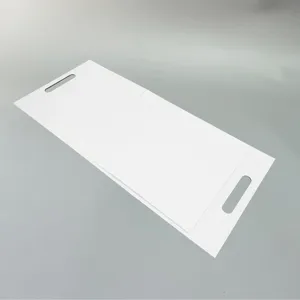 Insert de boite d'emballage en carton pliable blanc avec decoupes de poignees pour details