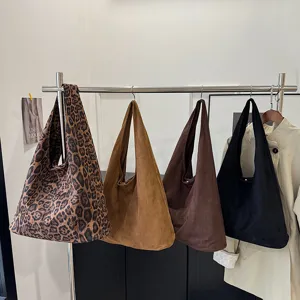 Grand sac a epaule slouchy imprime leopard et uni de grande capacite pour femmes quotidien.