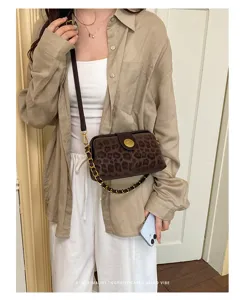 Modische Damen Leo-Muster Umhängetasche mit Kette retro Alltag Schultertasche chic.