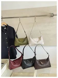 Women's woven underarm shoulder bag stylish leather handbag commuter casual crossbody bag
