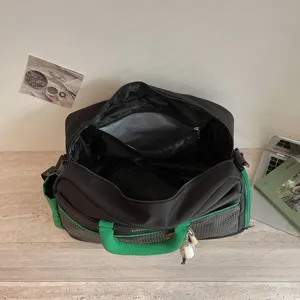 Large capacity travel bag, fashion lightweight gym bag, multi-pocket sports luggage.