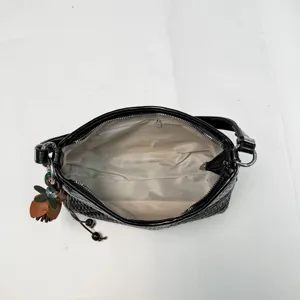 Borsa a tracolla intrecciata nera da donna, elegante borsa hobo estiva per il tempo libero.
