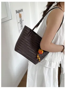 Stijlvolle bruine geweven shopper tas voor dames, grote capaciteit schoudertas minimalistisch.