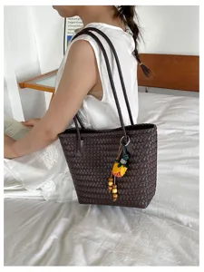 Modieuze grote geweven shopper tas, elegante donkerbruine schoudertas voor dagelijks.