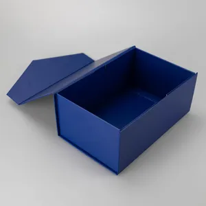 Dunkelblaue Faltgeschenkbox mit Klappdeckel, platzsparende stabile Verpackung für Geschenke.