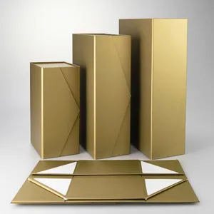 Goldene zusammenklappbare geschenkboxen zeigen aufrechte und flache strukturverpackung.