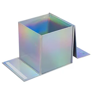 Boîte cadeau pliante carrée holographique avec fermeture magnétique pour emballage chic.