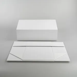 Schlichte weiße magnetische Faltgeschenkbox Detailansicht, Premium Kartonage für Wein.