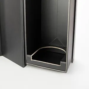 Boîte à vin pliante noire vue de détail montrant la structure intérieure et le support.