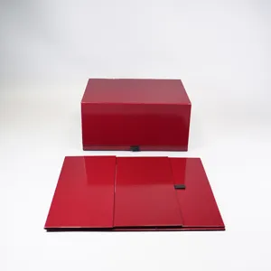 Coffret cadeau pliable rouge foncé, surface brillante avec structure pour emballage de luxe.