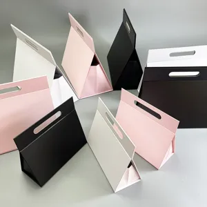 Dreieckige Geschenkschachtel magnetische Verpackung Griff schwarz weiss rosa Detail