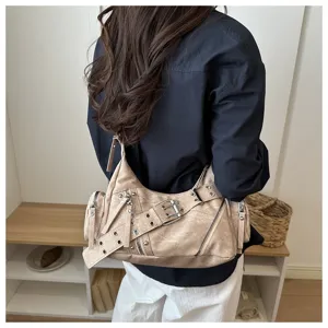 Borsa a tracolla stile moto vintage da donna in ecopelle effetto invecchiato di tendenza.