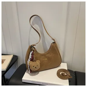Chic borsa a spalla tinta unita con grazioso ciondolo orsetto di peluche e tracolla versatile.