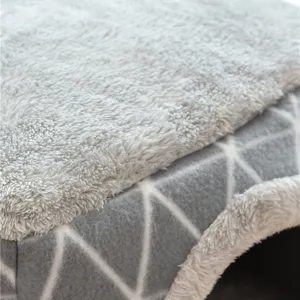 Gezellig grijs pluche huisdierbed met geometrisch patroon voor katten en honden warmte