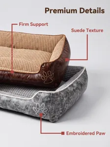 Vue détaillée d'un lit pour animal de compagnie double couche avec texture suède et broderie.