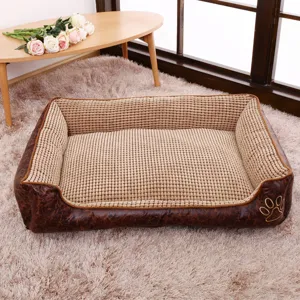Lit pour animal confortable avec intérieur en velours côtelé et bord en similicuir résistant.