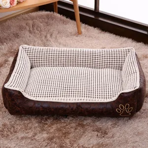 Lit pour animal en similicuir marron avec coussin en maille, canapé pour chien confortable et pratique.