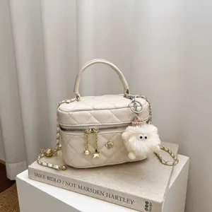 Femmes Luxe Designer Style Matelassé Cuir PU Chaîne Bandoulière Sac Mode Décontracté Épaule Sac à Main Avec Charme