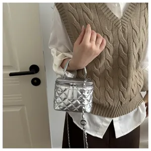 Stylish silver quilted crossbody bag with chain strap, perfect for women's daily commuting.