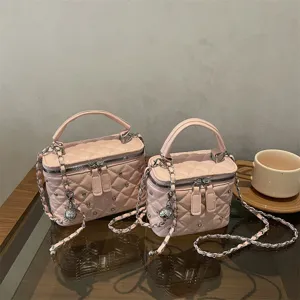 Pink quilted chain vanity bag detail, elegant crossbody shoulder bag for women autumn style.