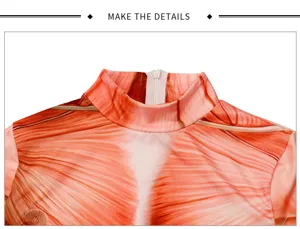 Gedetailleerde close-up van spierkostuum met anatomische print en handige hoge ritssluiting.