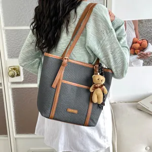 Woven texture tote bag for women, retro casual shoulder bag with brown straps and cute bear.