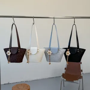 Women Fashion Shoulder Bag PU Leather Tote Bag Minimalist Chic Underarm Bag Casual Daily Handbag With Flower Pendant