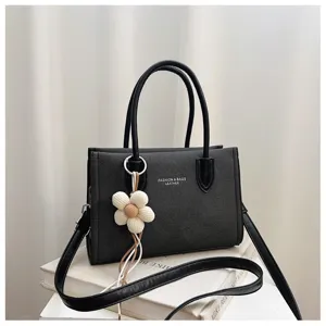Schwarze Damen Umhaengetasche elegante Lederhandtasche casual Schultertasche Detailansicht