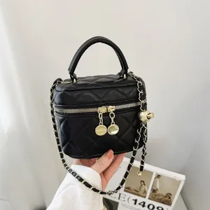 Womens Quilted Crossbody Bag PU Leather Small Square Bag Chic Chain Shoulder Bag Fashion Commuting Makeup Bag